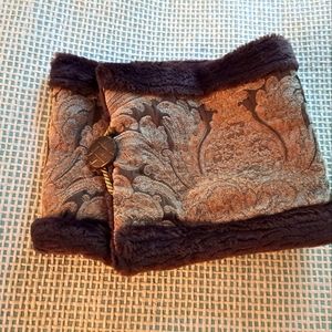 Dressy warm women's button  scarf